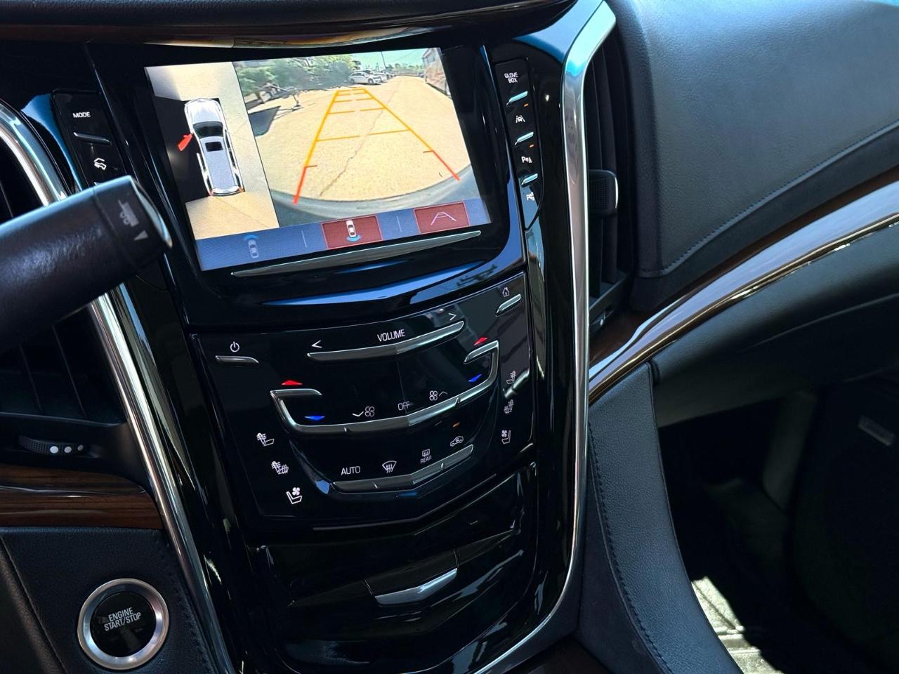 Cadillac Escalade ESV 4WD 4dr Luxury 2017