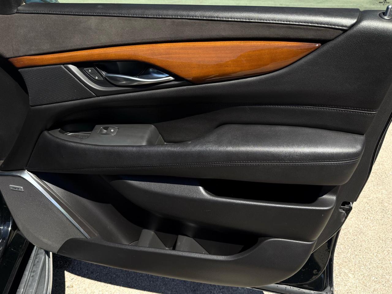 Cadillac Escalade ESV 4WD 4dr Luxury 2017