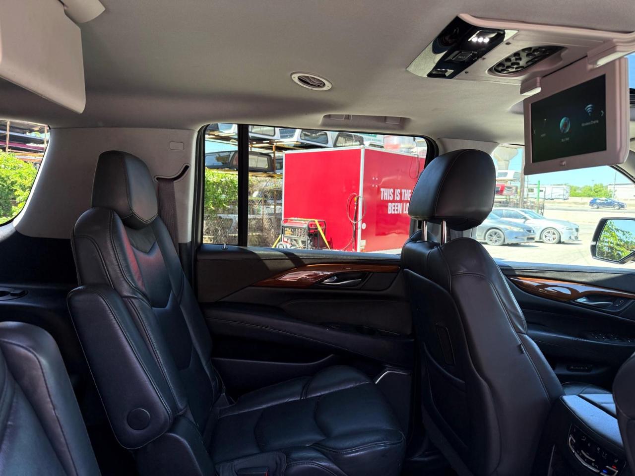 Cadillac Escalade ESV 4WD 4dr Luxury 2017