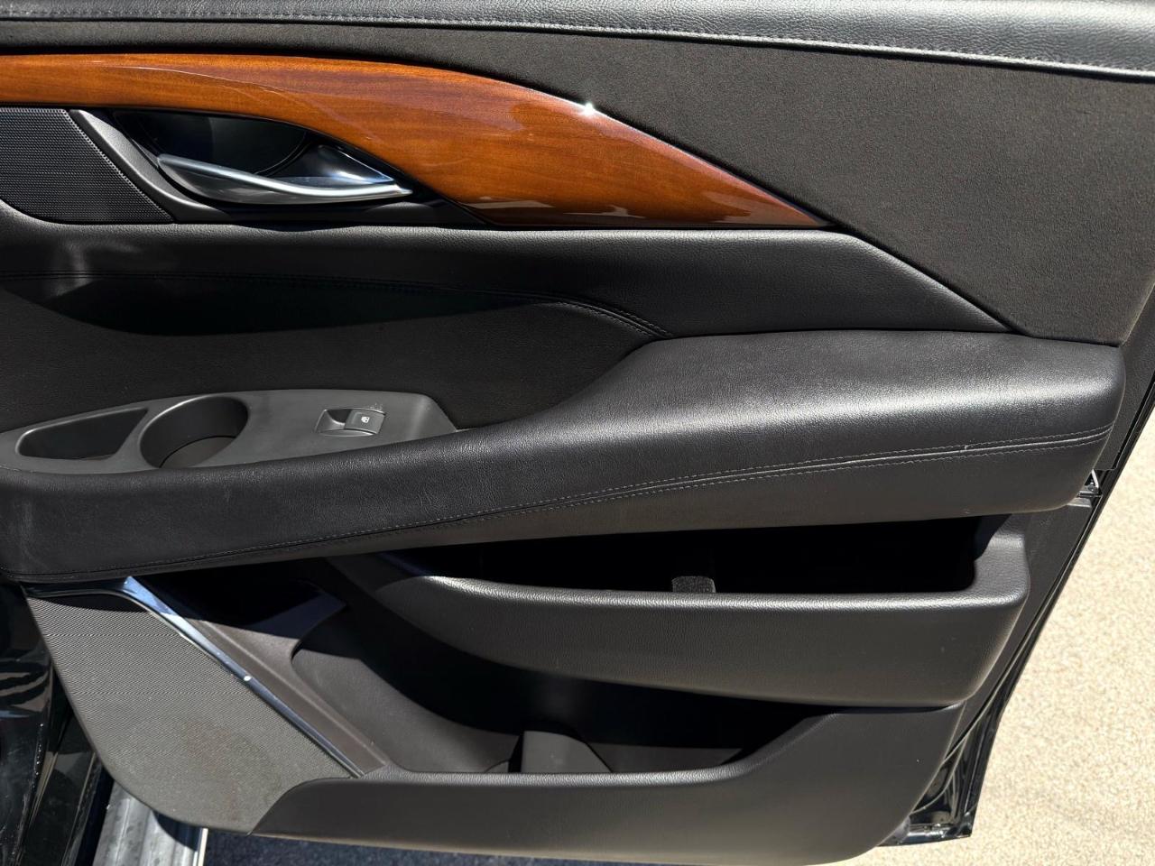 Cadillac Escalade ESV 4WD 4dr Luxury 2017