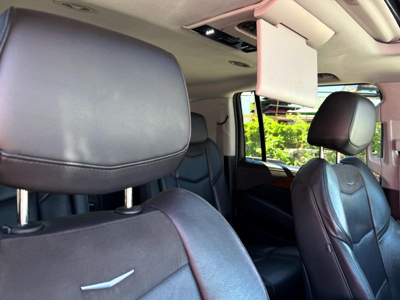 Cadillac Escalade ESV 4WD 4dr Luxury 2017