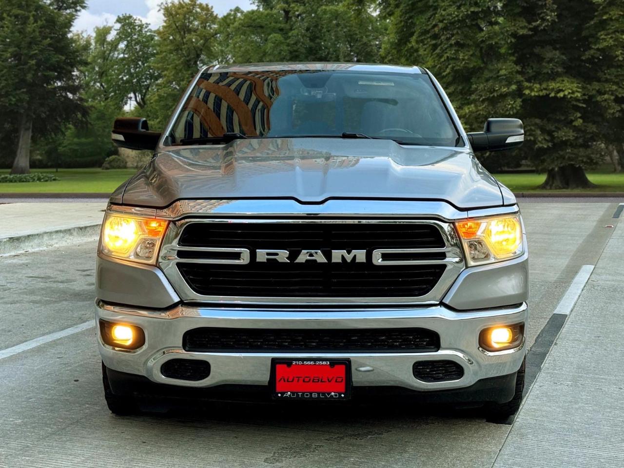 RAM 1500 Big Horn 4x4 Crew Cab 5'7" Box 2020