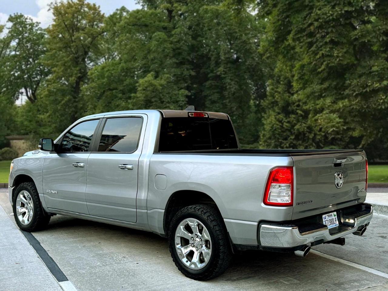 RAM 1500 Big Horn 4x4 Crew Cab 5'7" Box 2020