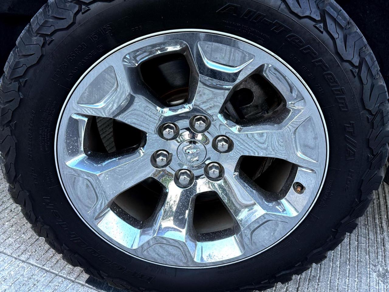 RAM 1500 Big Horn 4x4 Crew Cab 5'7" Box 2020