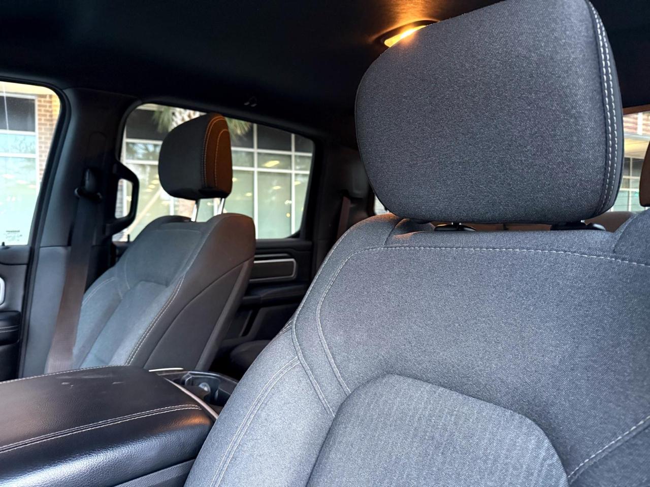 RAM 1500 Big Horn 4x4 Crew Cab 5'7" Box 2020