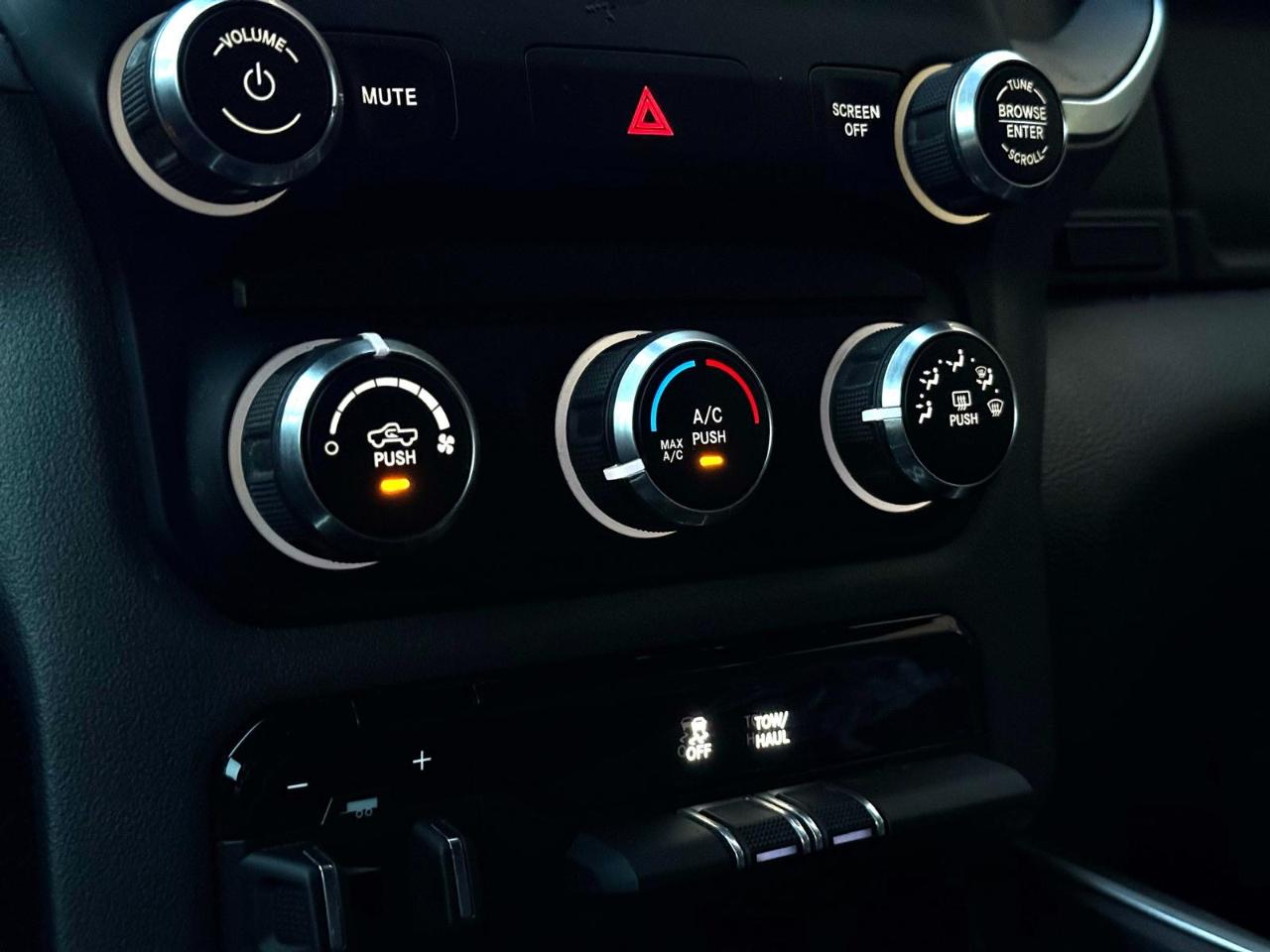 RAM 1500 Big Horn 4x4 Crew Cab 5'7" Box 2020