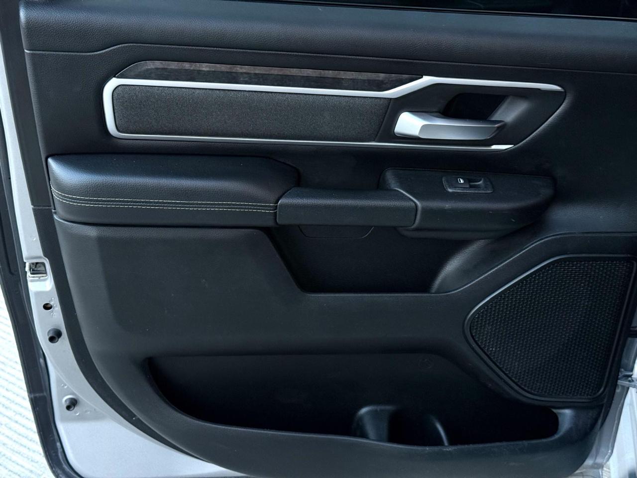 RAM 1500 Big Horn 4x4 Crew Cab 5'7" Box 2020