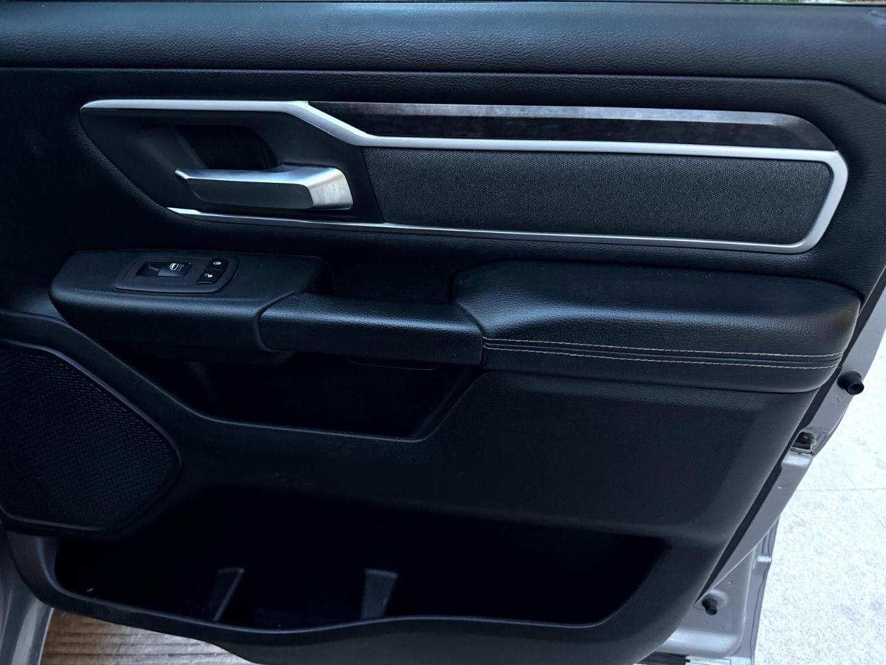 RAM 1500 Big Horn 4x4 Crew Cab 5'7" Box 2020