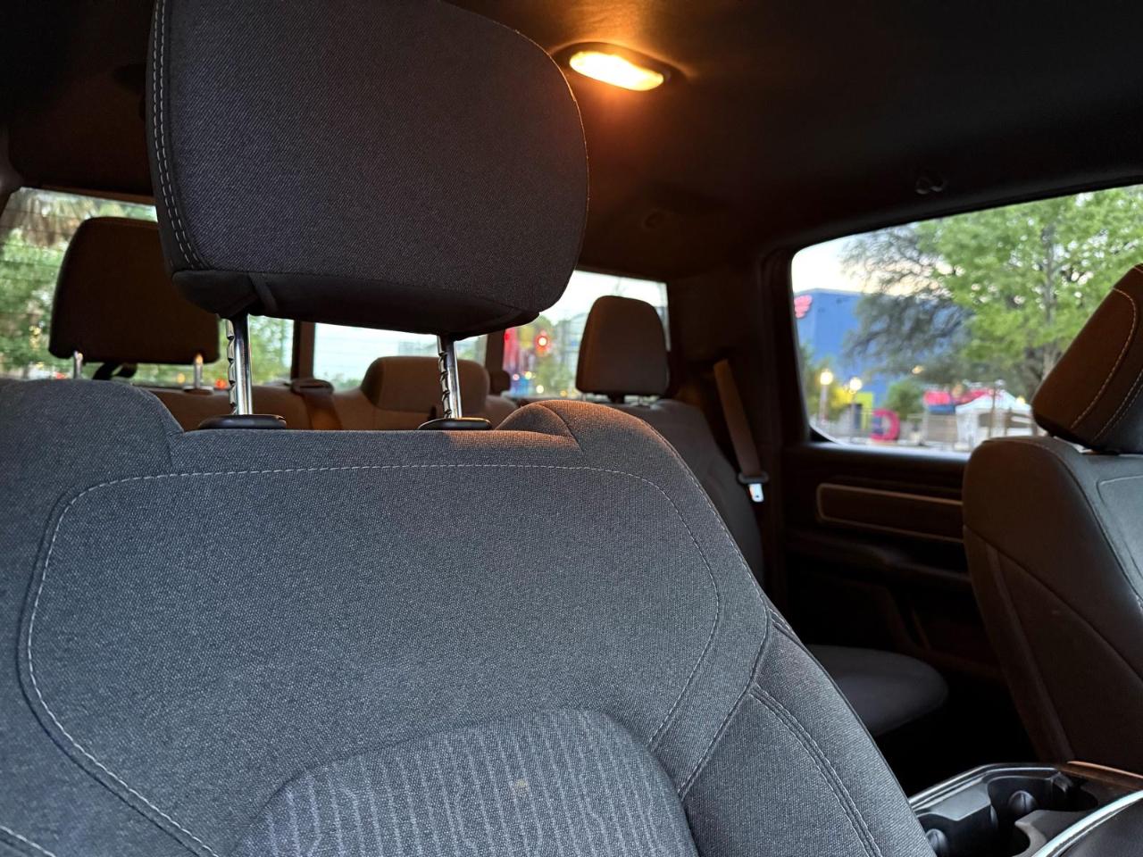 RAM 1500 Big Horn 4x4 Crew Cab 5'7" Box 2020