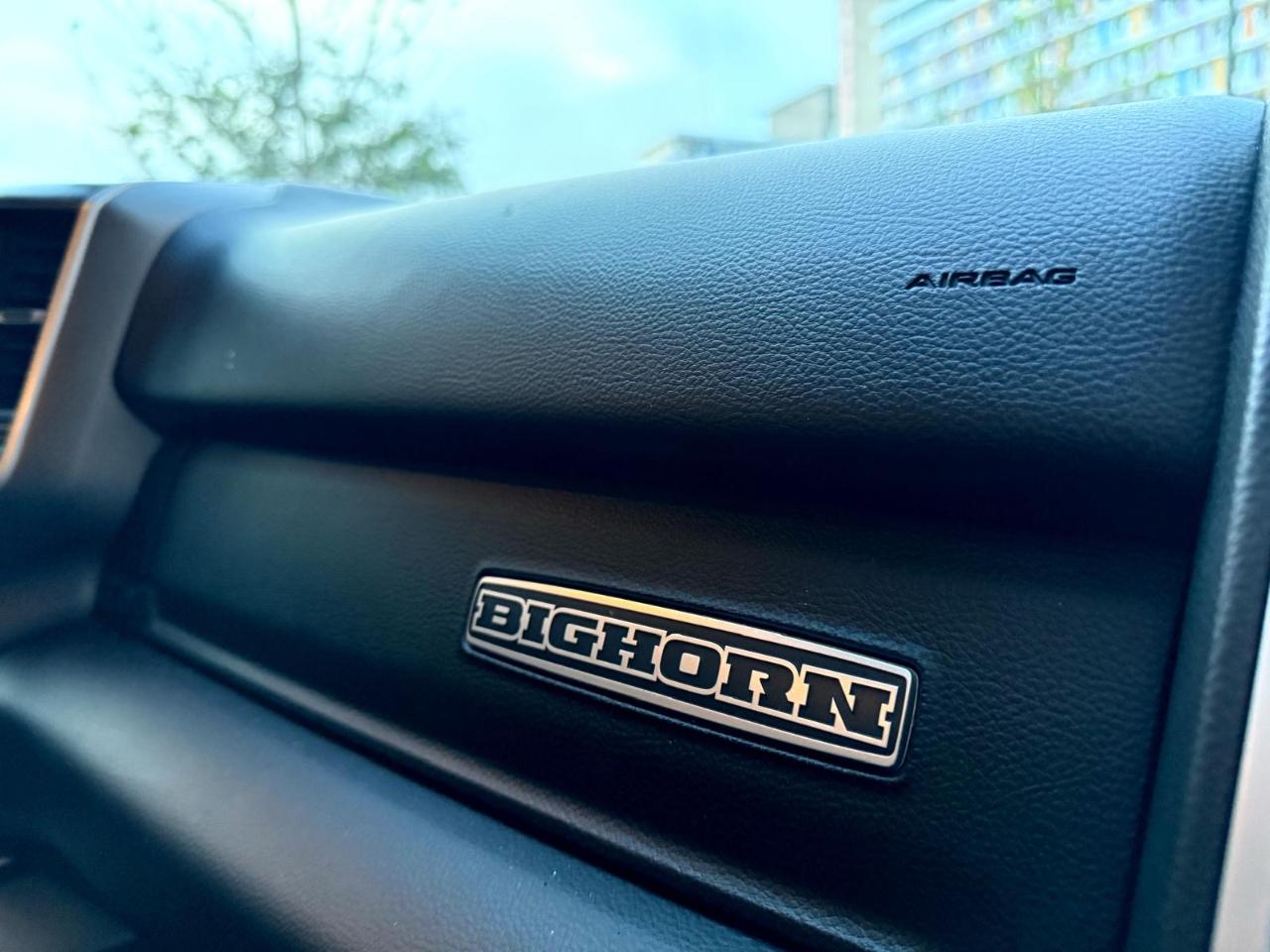 RAM 1500 Big Horn 4x4 Crew Cab 5'7" Box 2020