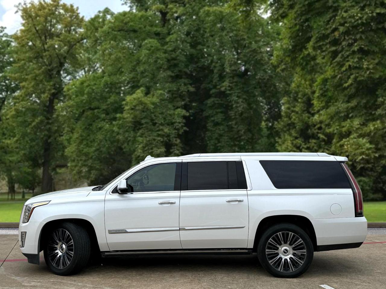 Cadillac Escalade ESV 4WD 4dr Platinum 2016