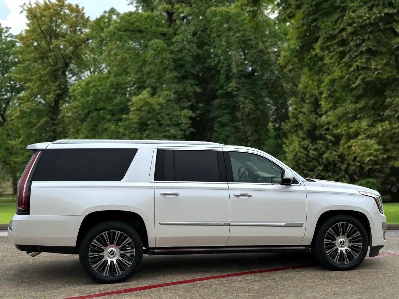 Cadillac Escalade ESV 4WD 4dr Platinum 2016