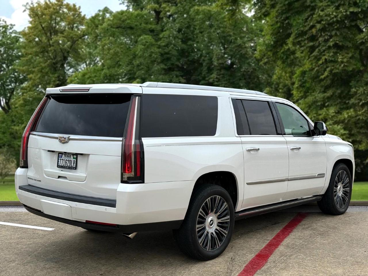 Cadillac Escalade ESV 4WD 4dr Platinum 2016