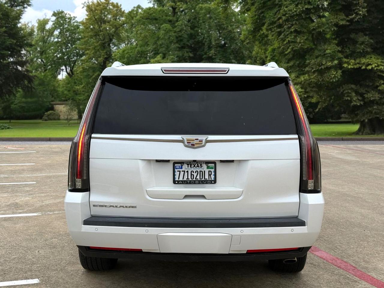 Cadillac Escalade ESV 4WD 4dr Platinum 2016