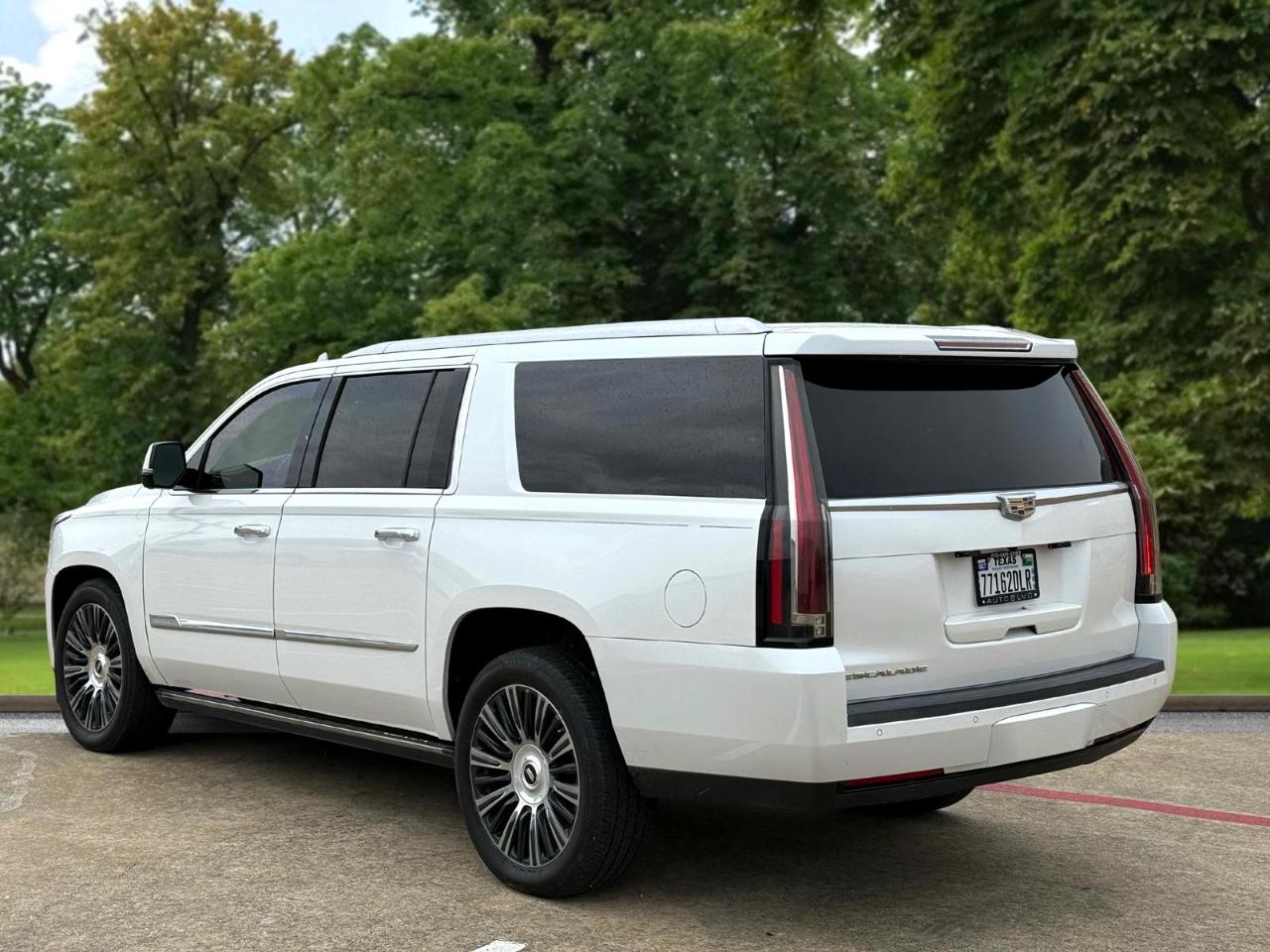 Cadillac Escalade ESV 4WD 4dr Platinum 2016