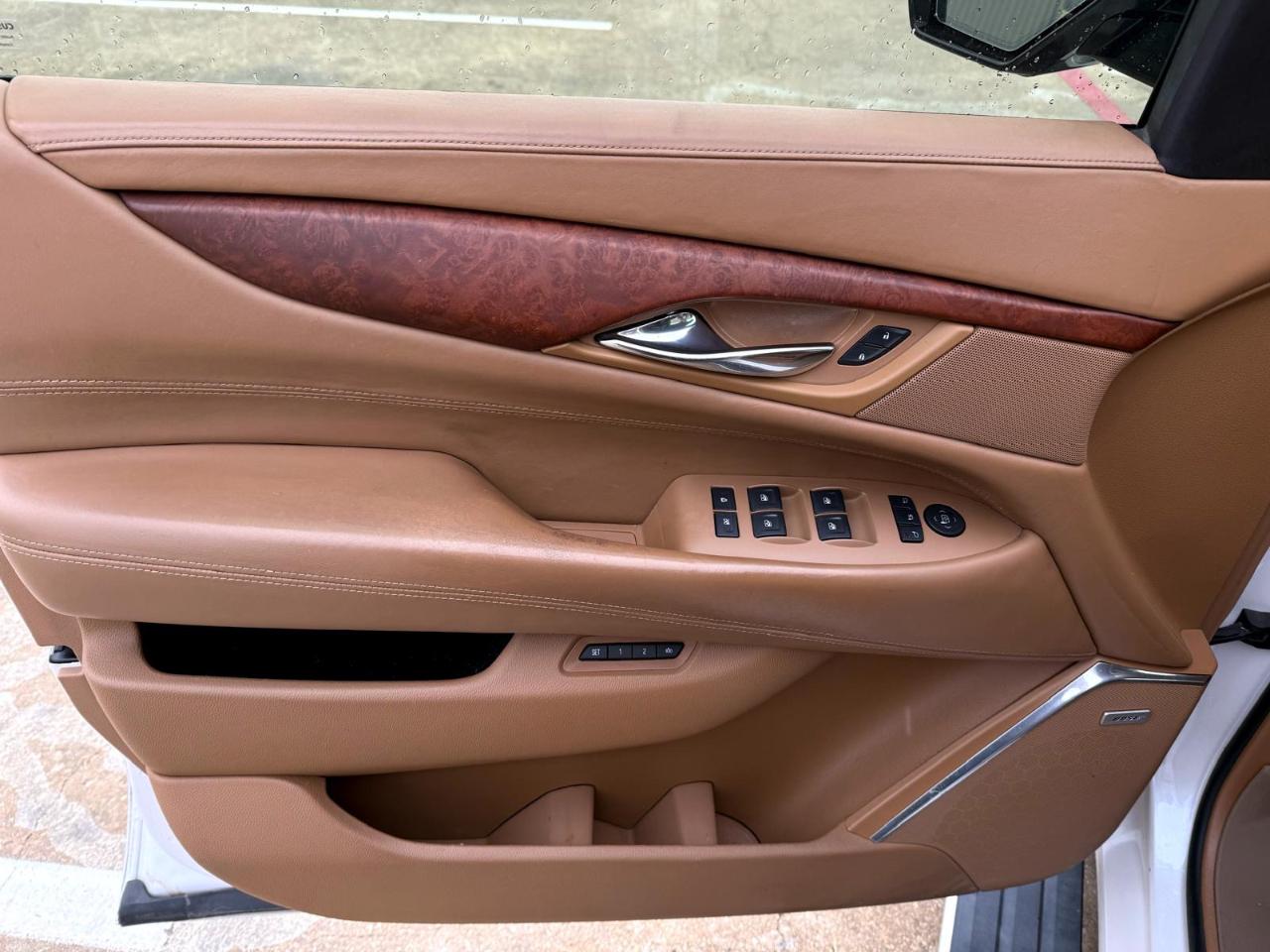 Cadillac Escalade ESV 4WD 4dr Platinum 2016