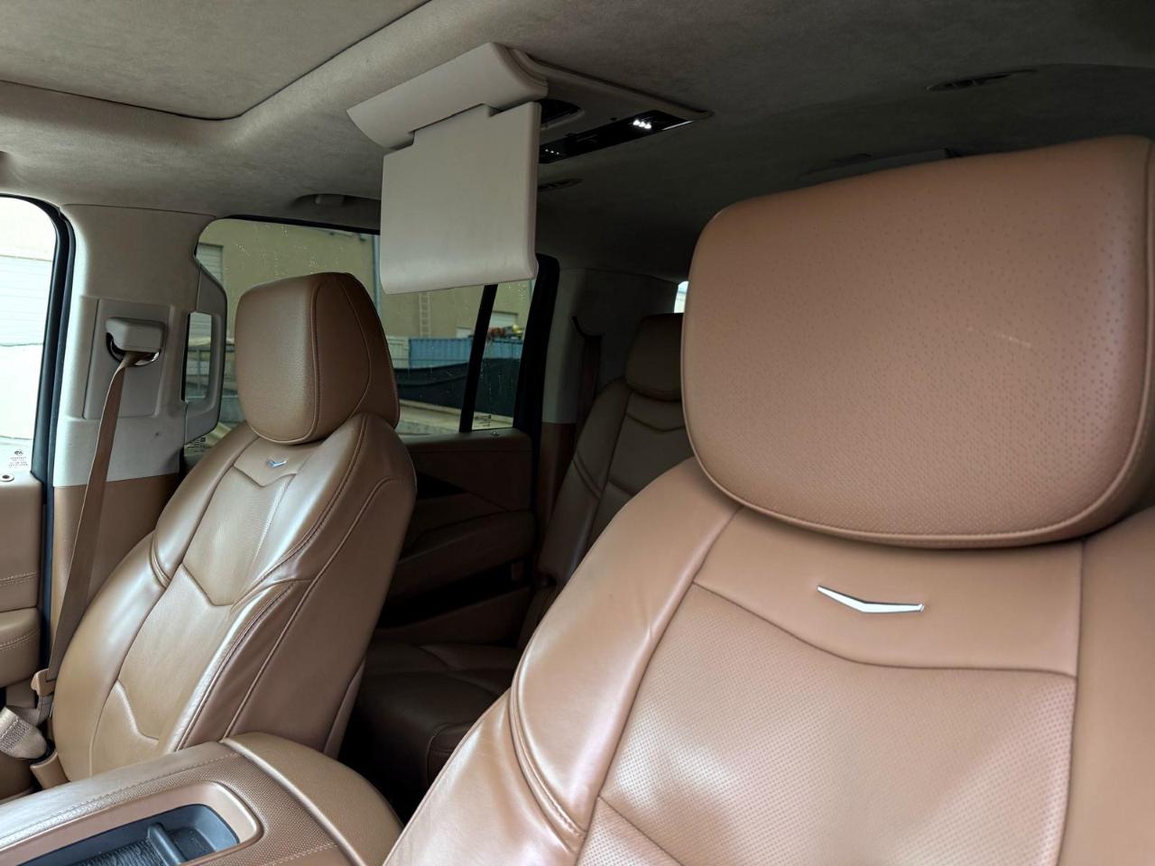 Cadillac Escalade ESV 4WD 4dr Platinum 2016