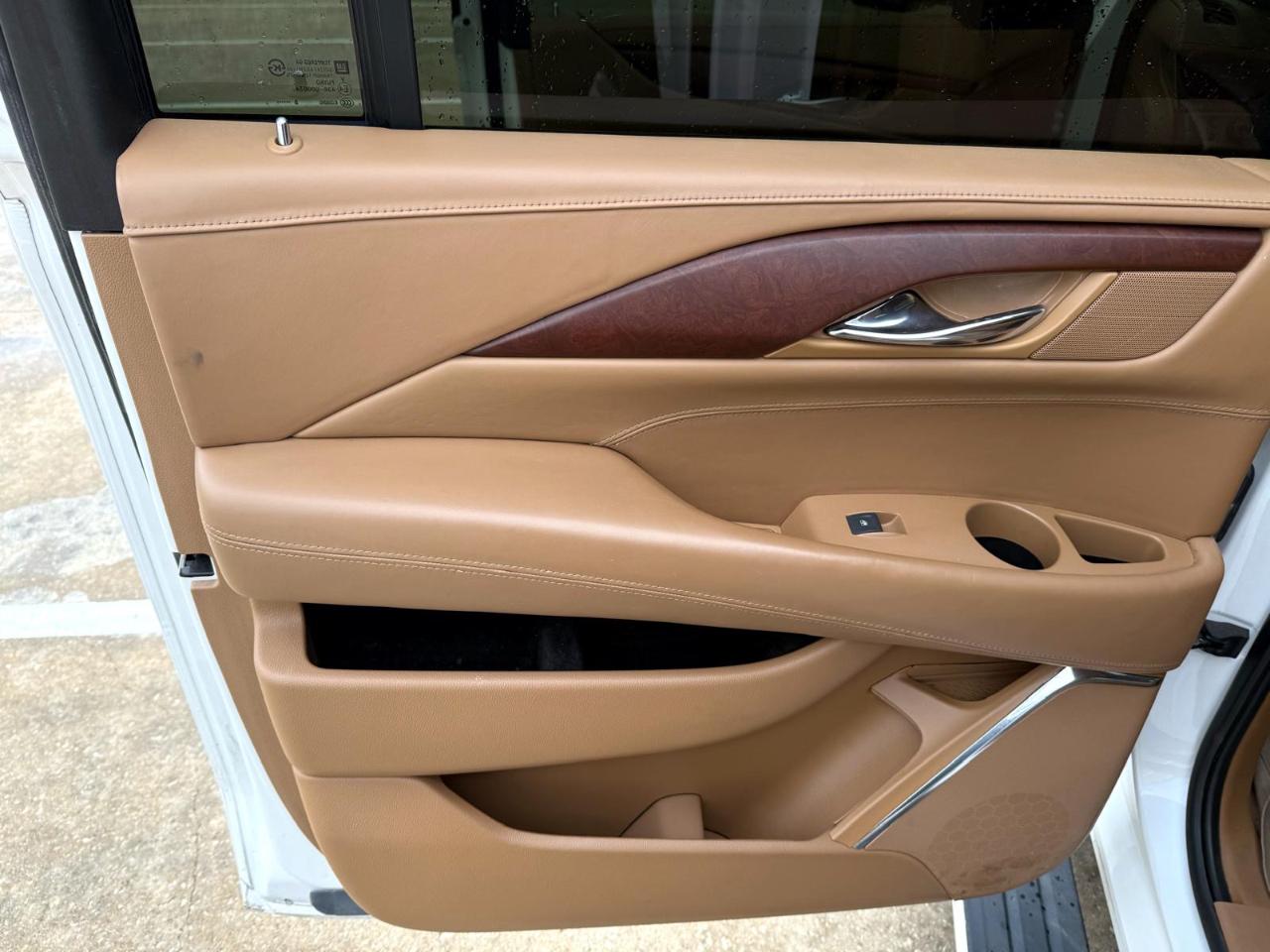 Cadillac Escalade ESV 4WD 4dr Platinum 2016