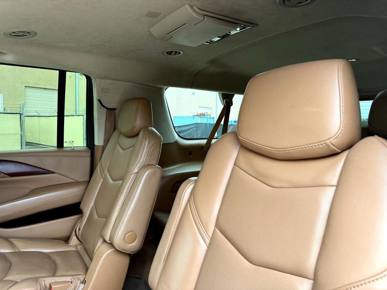 Cadillac Escalade ESV 4WD 4dr Platinum 2016