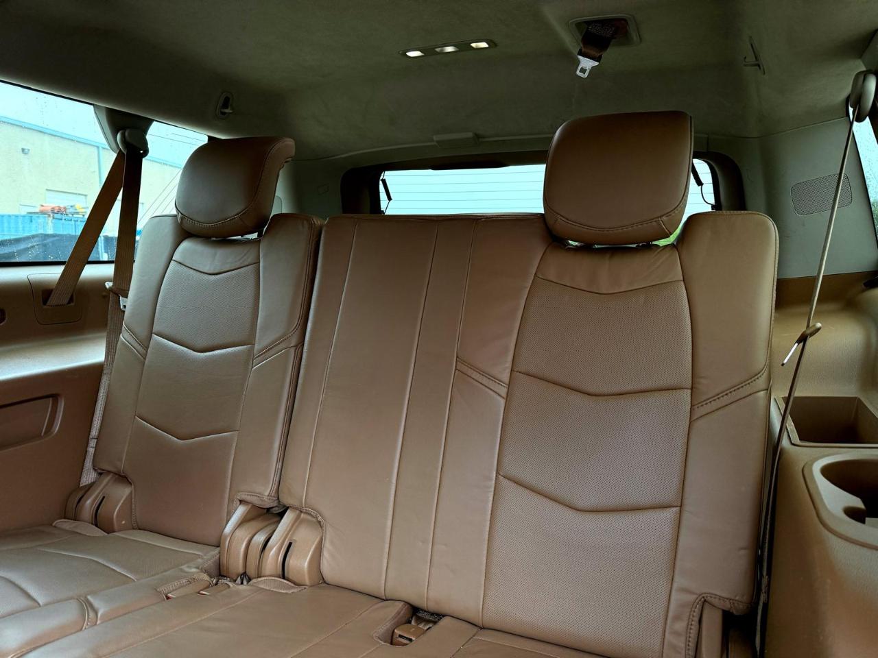 Cadillac Escalade ESV 4WD 4dr Platinum 2016