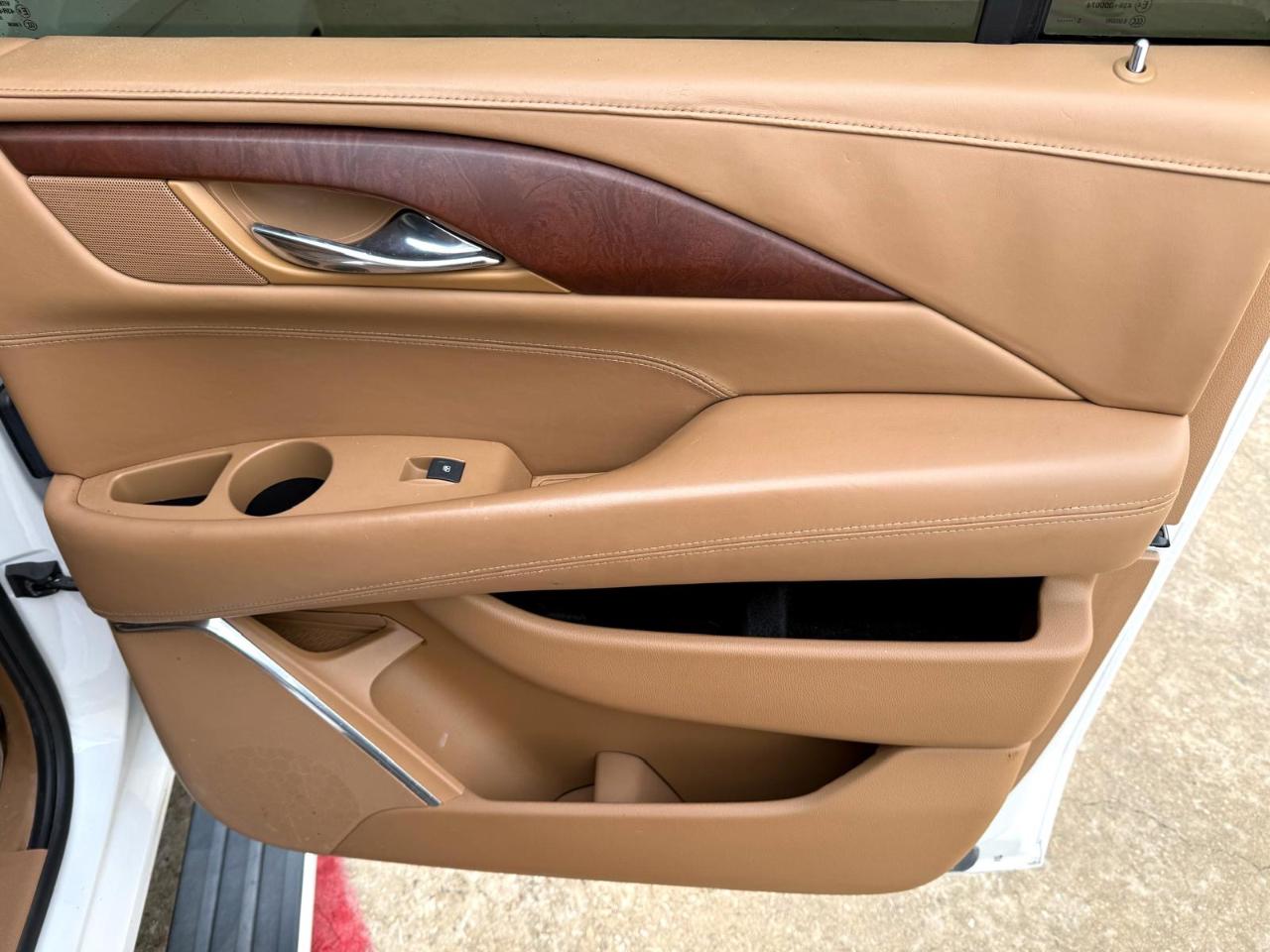 Cadillac Escalade ESV 4WD 4dr Platinum 2016