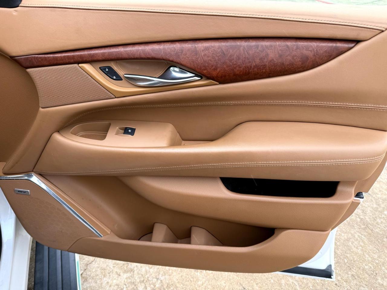 Cadillac Escalade ESV 4WD 4dr Platinum 2016