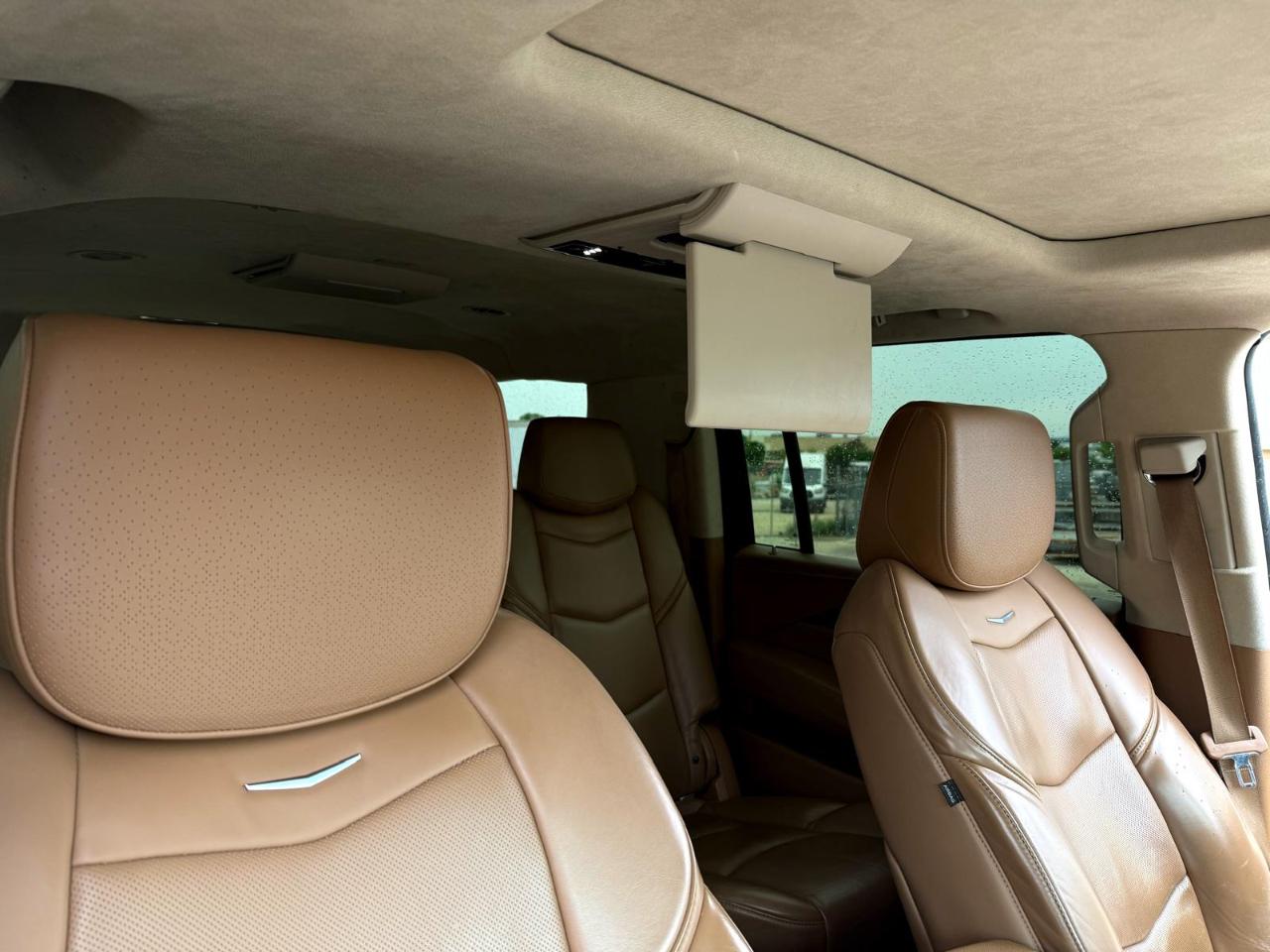 Cadillac Escalade ESV 4WD 4dr Platinum 2016