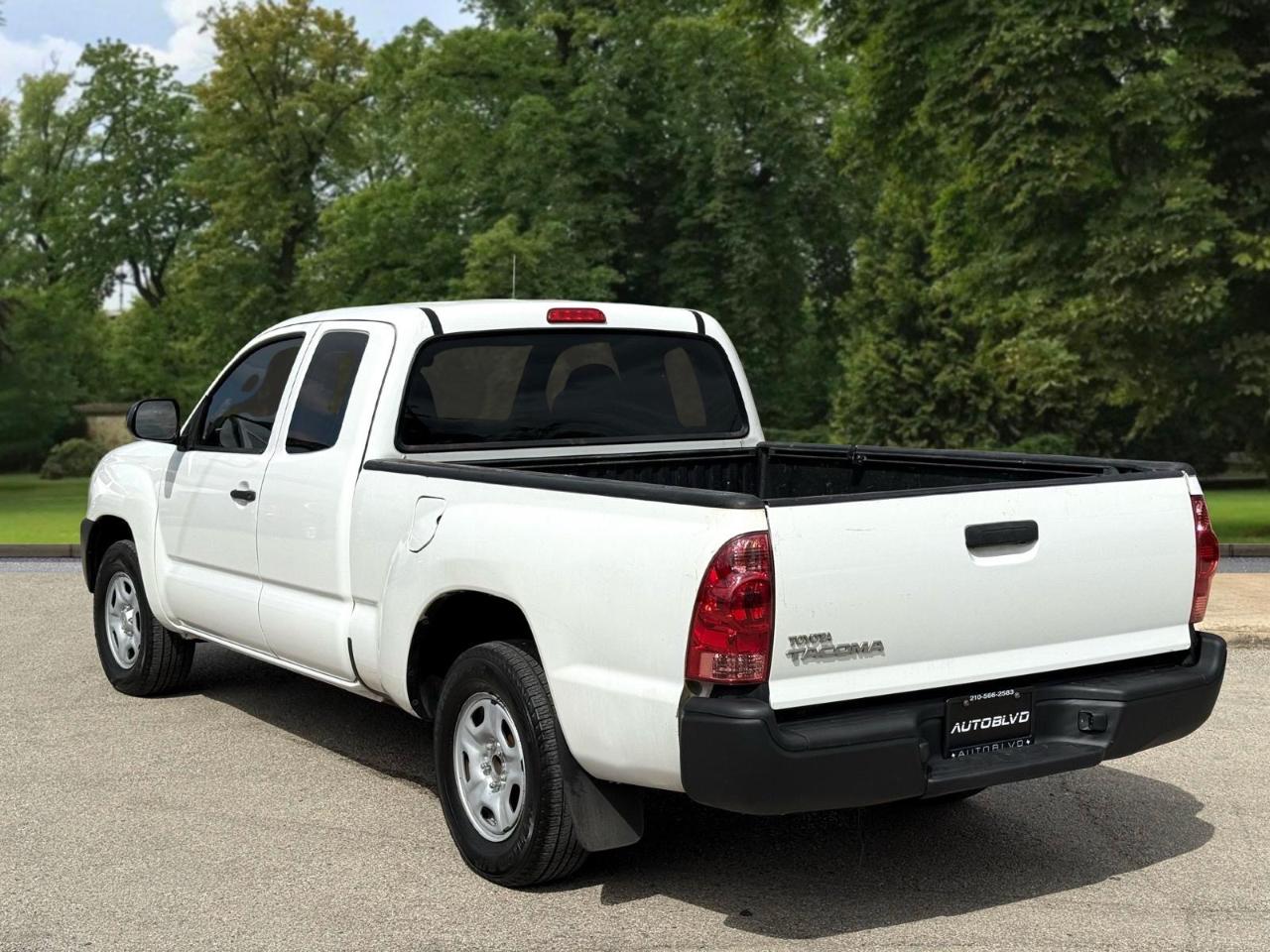 Toyota Tacoma 2WD Access Cab I4 AT (Natl) 2015