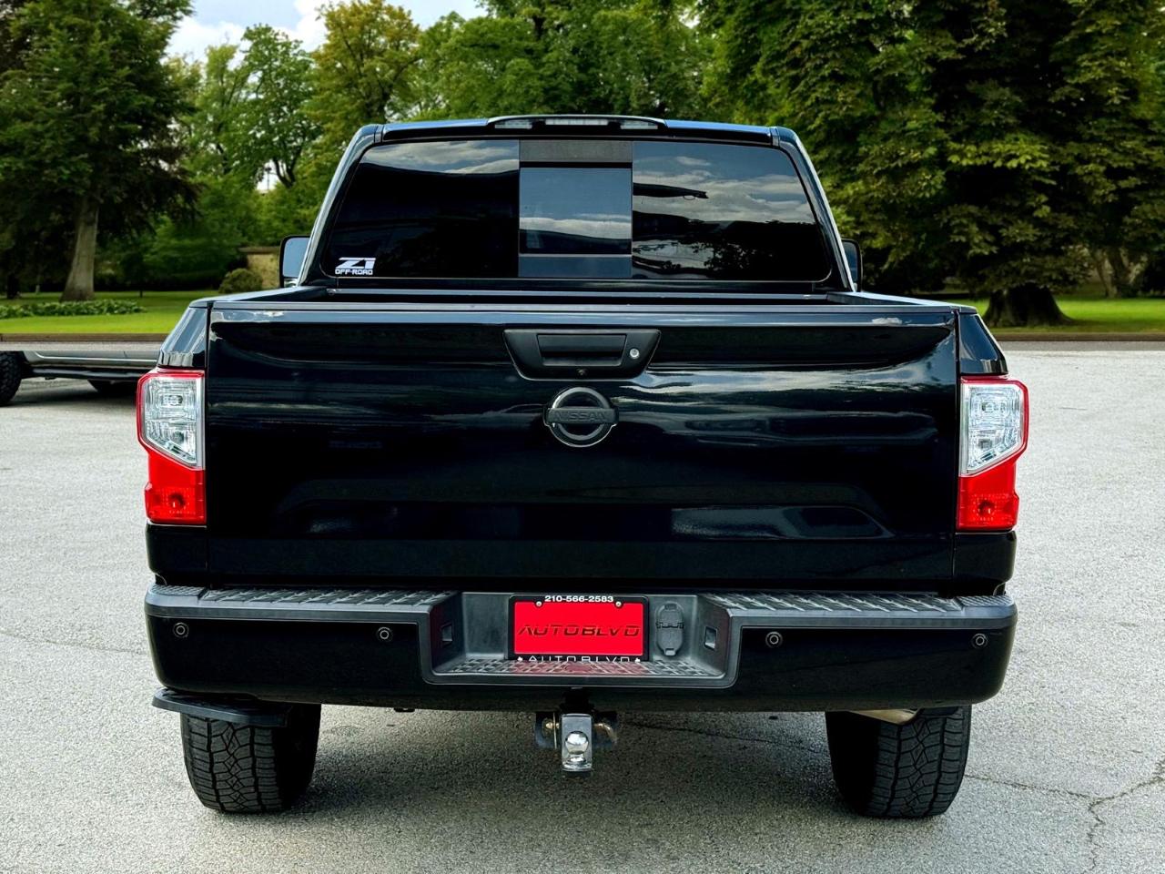 Nissan Titan 4x4 Crew Cab SV 2019