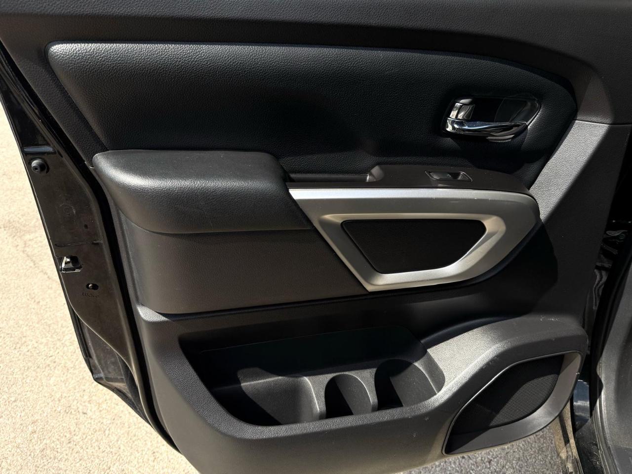 Nissan Titan 4x4 Crew Cab SV 2019