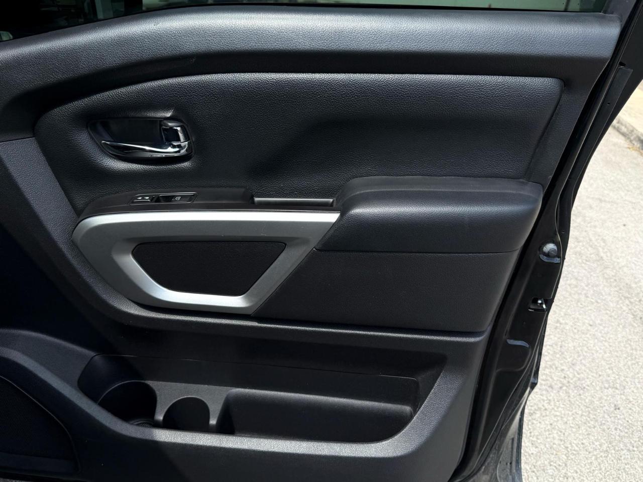 Nissan Titan 4x4 Crew Cab SV 2019