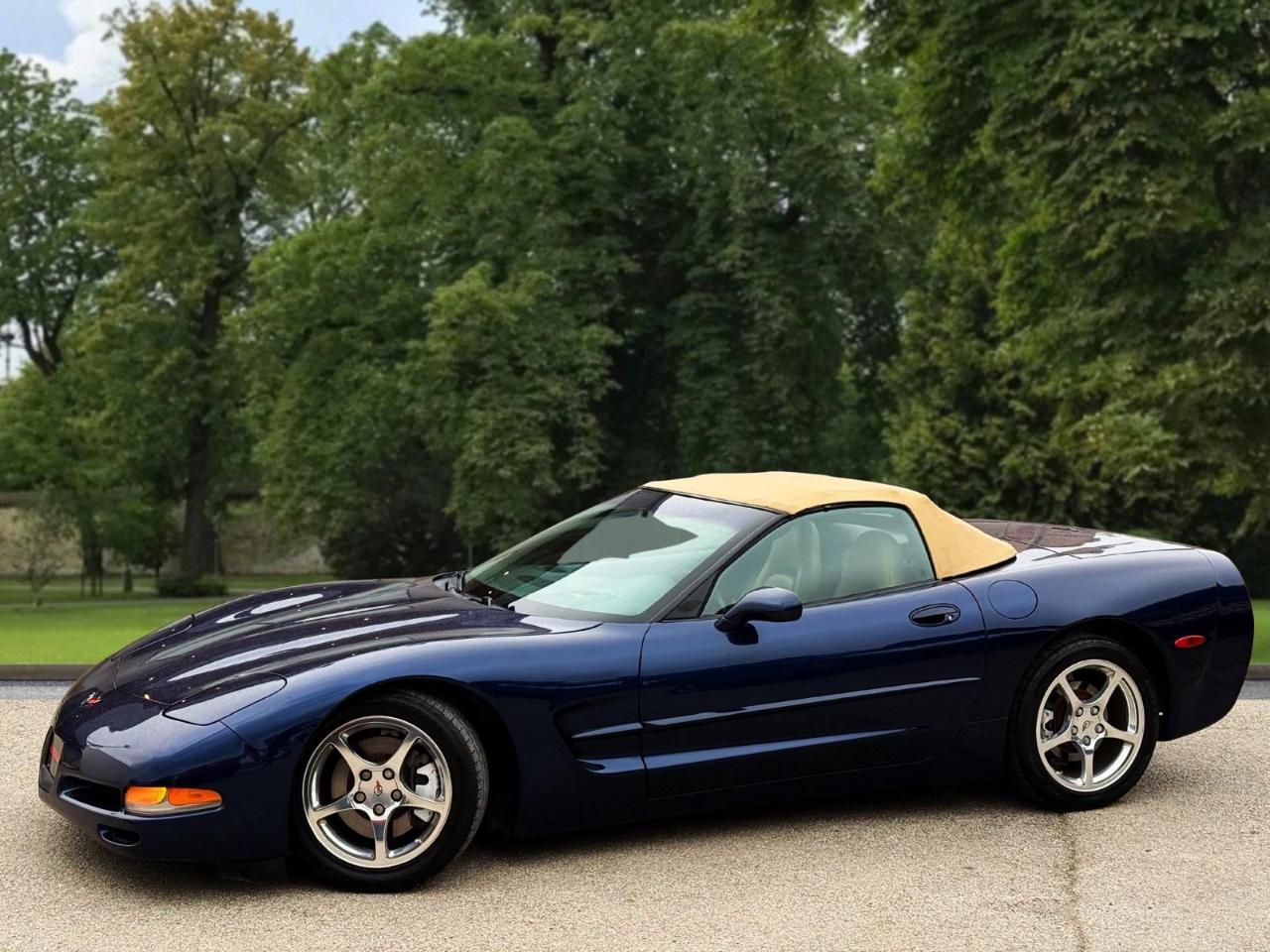 Chevrolet Corvette 2dr Convertible 2001