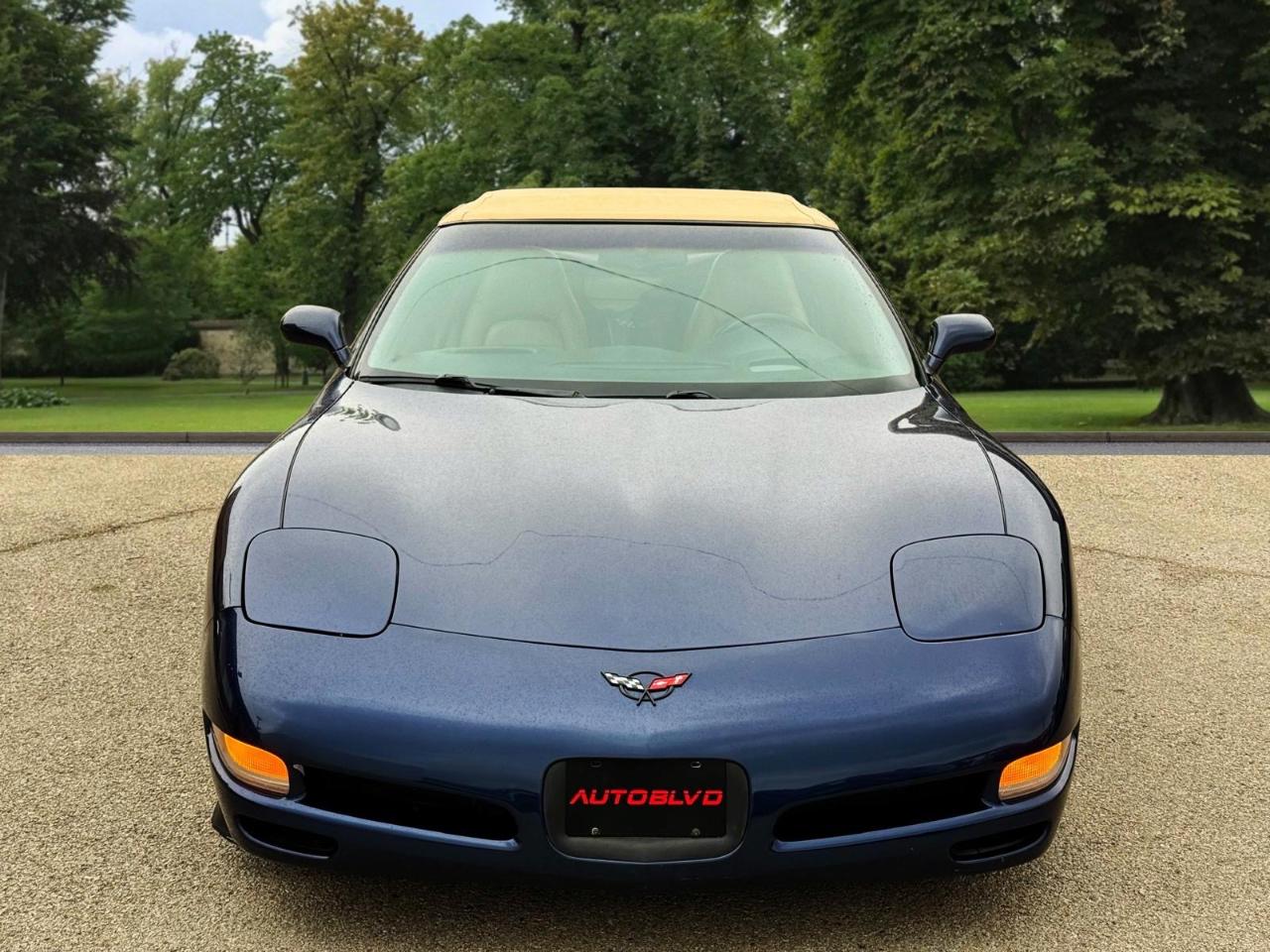 Chevrolet Corvette 2dr Convertible 2001