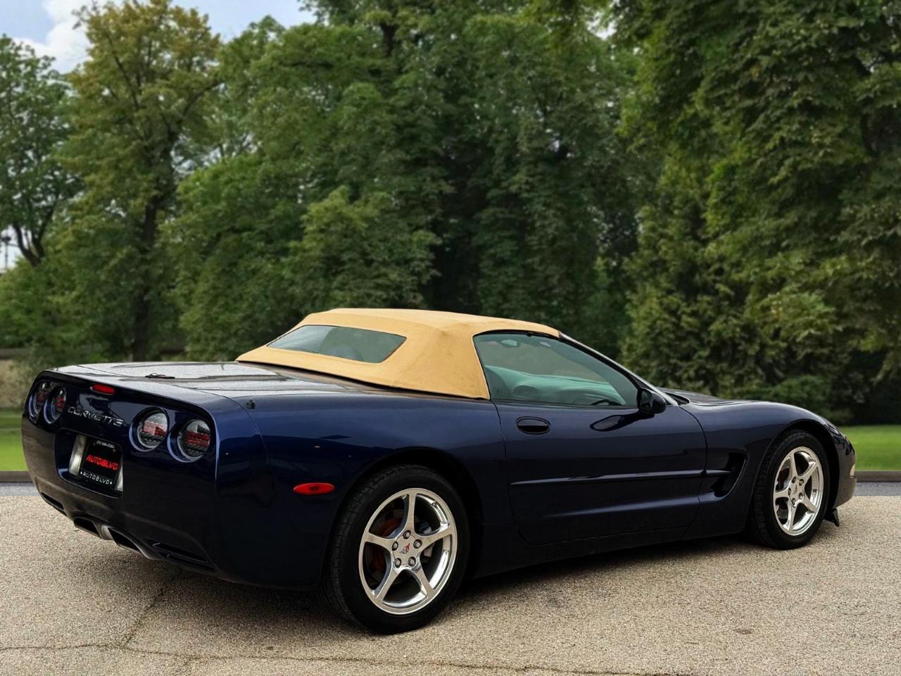 Chevrolet Corvette 2dr Convertible 2001