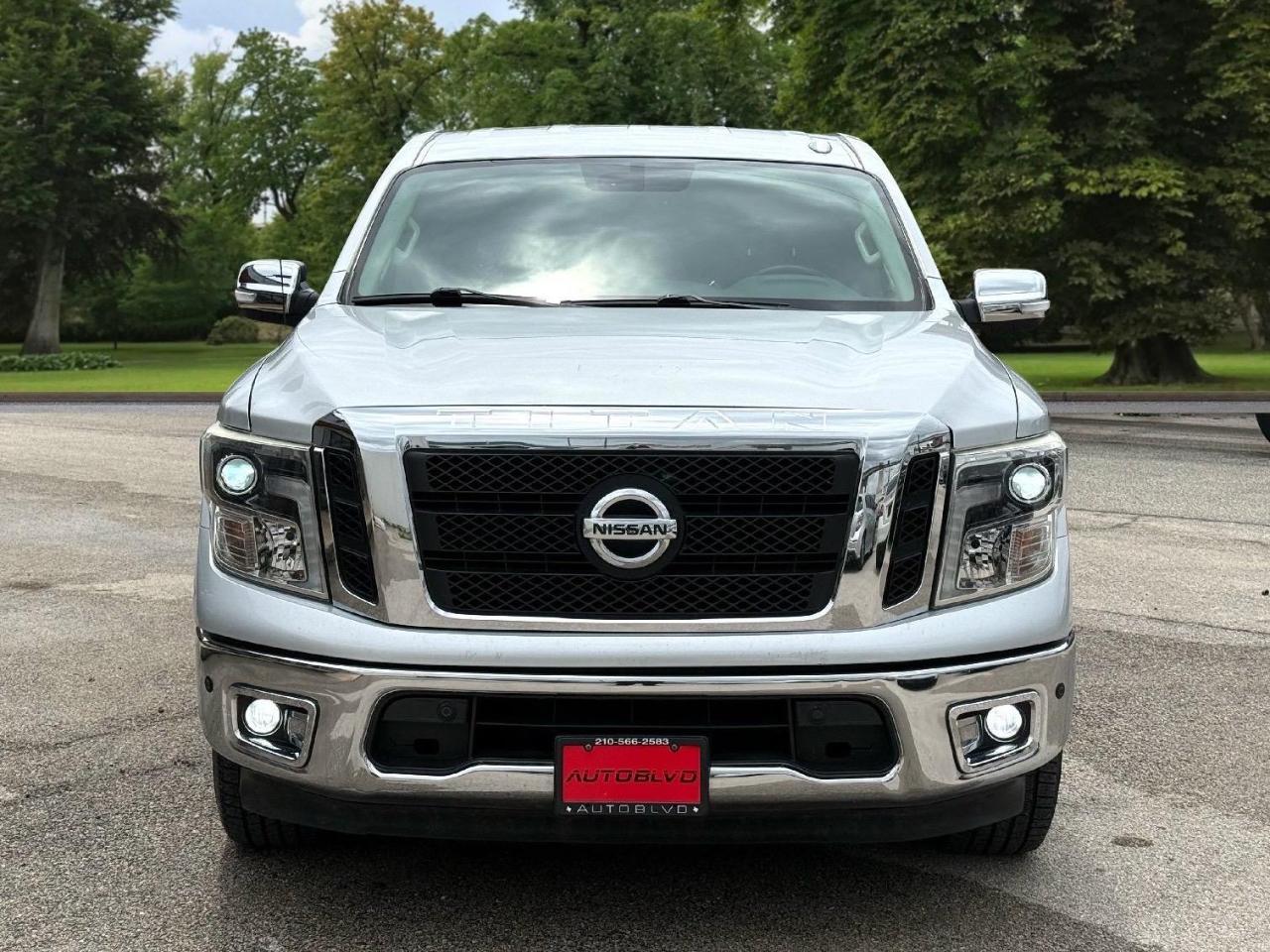 Nissan Titan 4x2 Crew Cab SL 2017