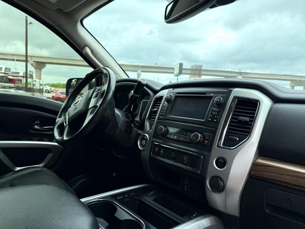 Nissan Titan 4x2 Crew Cab SL 2017