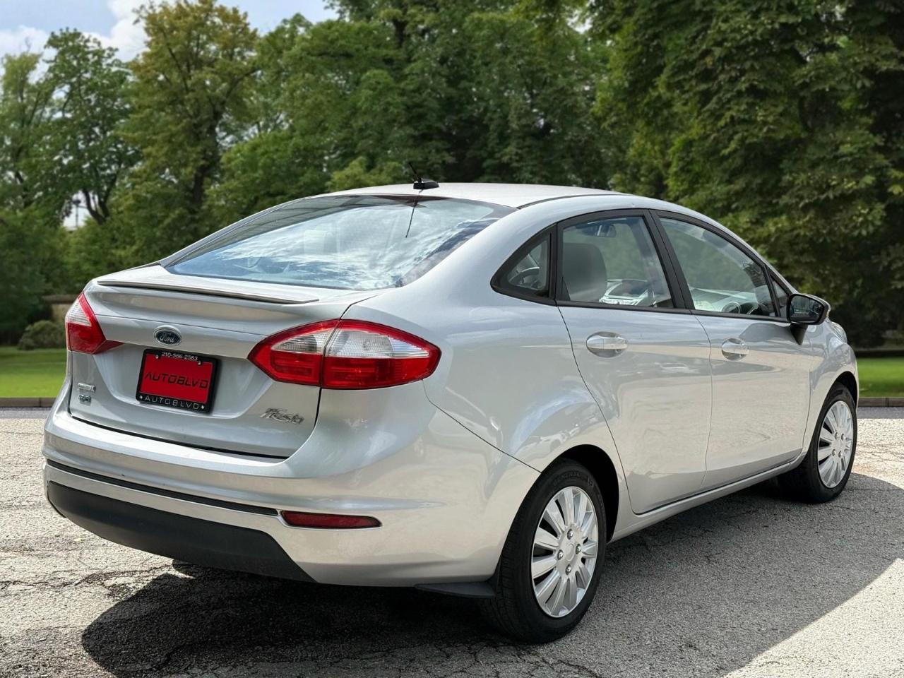 Ford Fiesta 4dr Sdn SE 2014