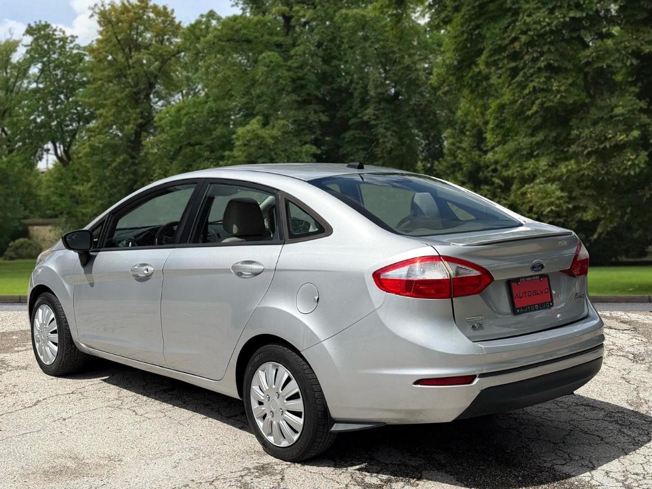 Ford Fiesta 4dr Sdn SE 2014