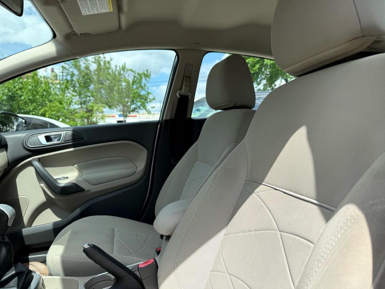 Ford Fiesta 4dr Sdn SE 2014