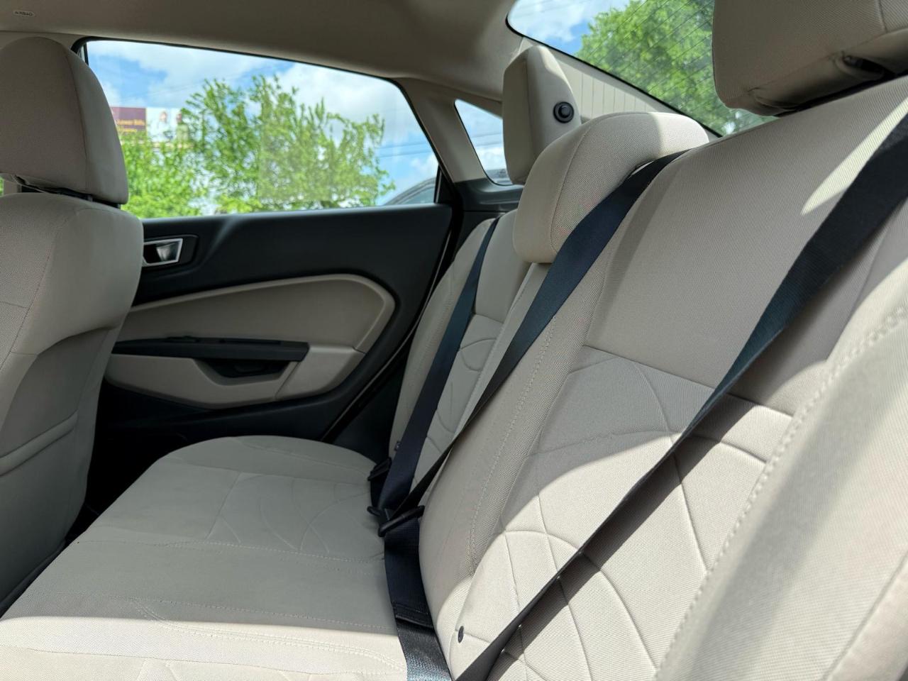 Ford Fiesta 4dr Sdn SE 2014