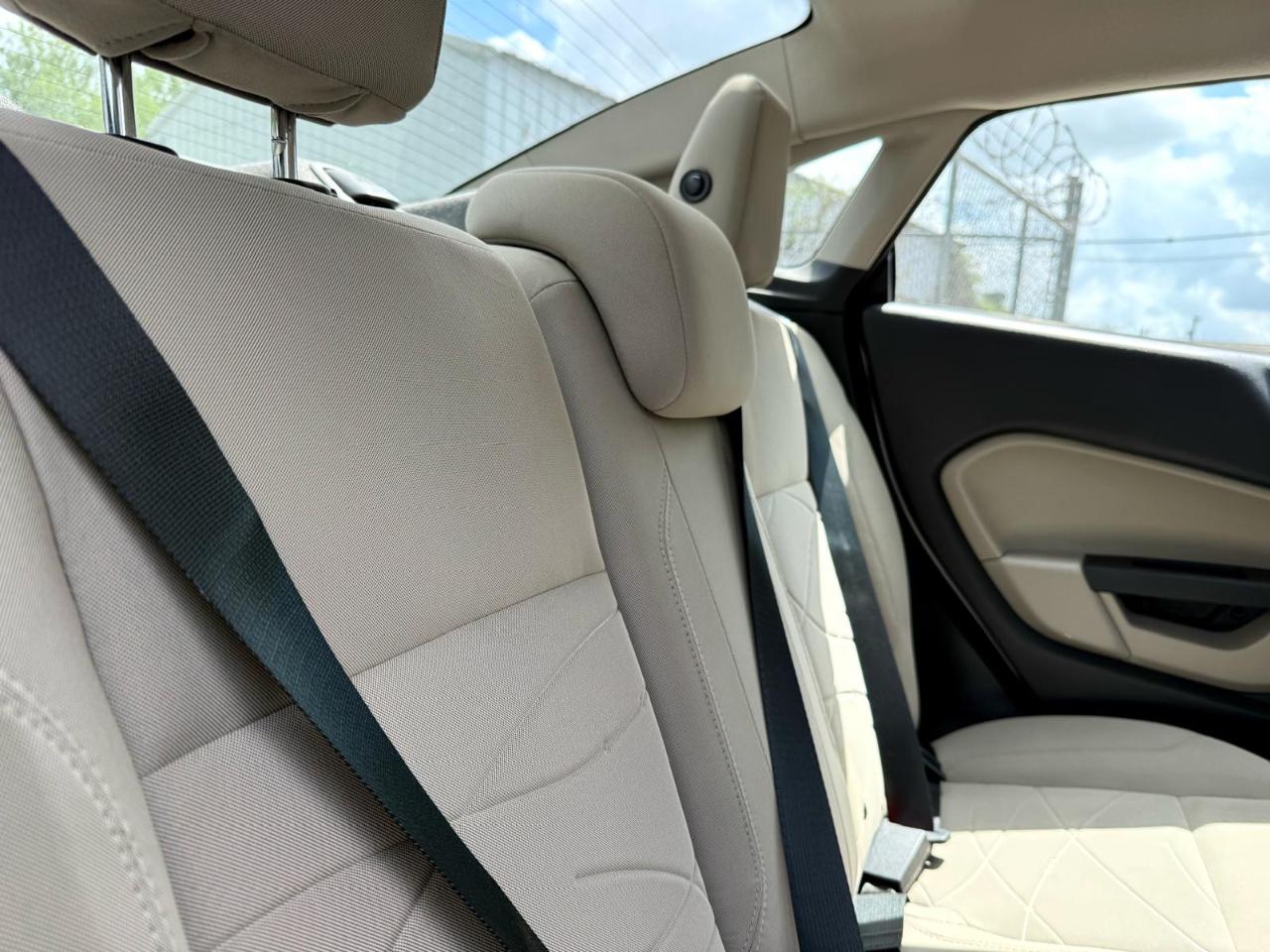 Ford Fiesta 4dr Sdn SE 2014