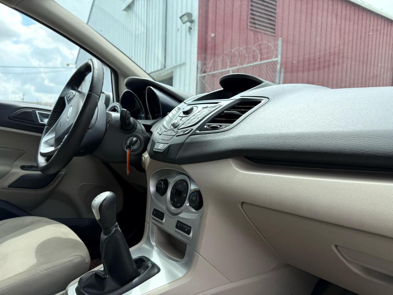 Ford Fiesta 4dr Sdn SE 2014