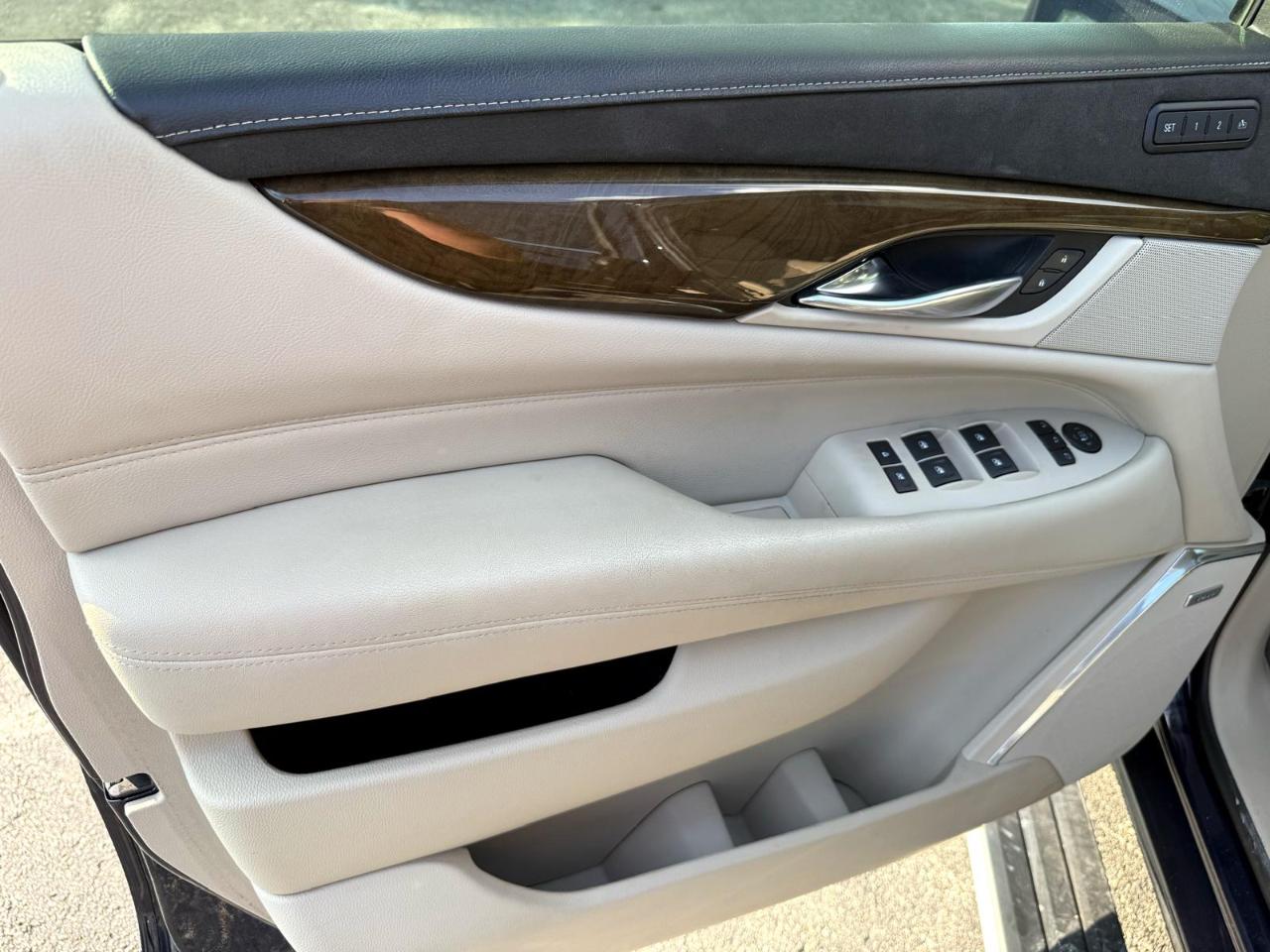 Cadillac Escalade 4WD 4dr Premium Luxury 2018