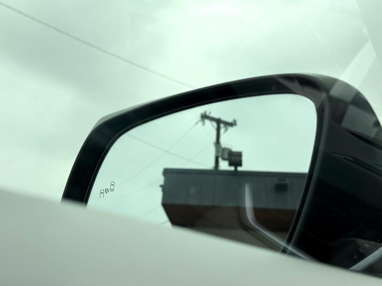 Toyota RAV4 XLE FWD (Natl) 2021