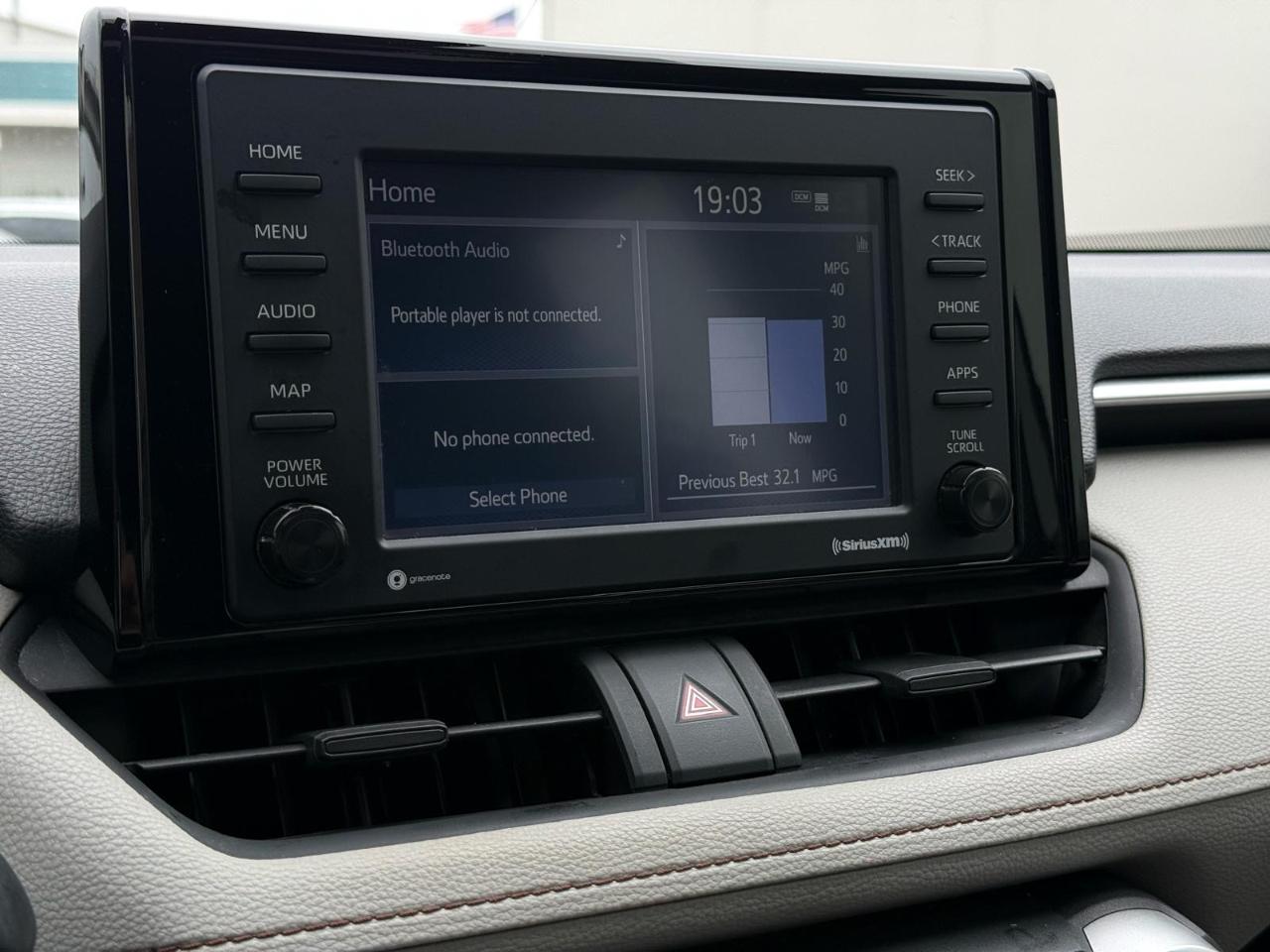 Toyota RAV4 XLE FWD (Natl) 2021