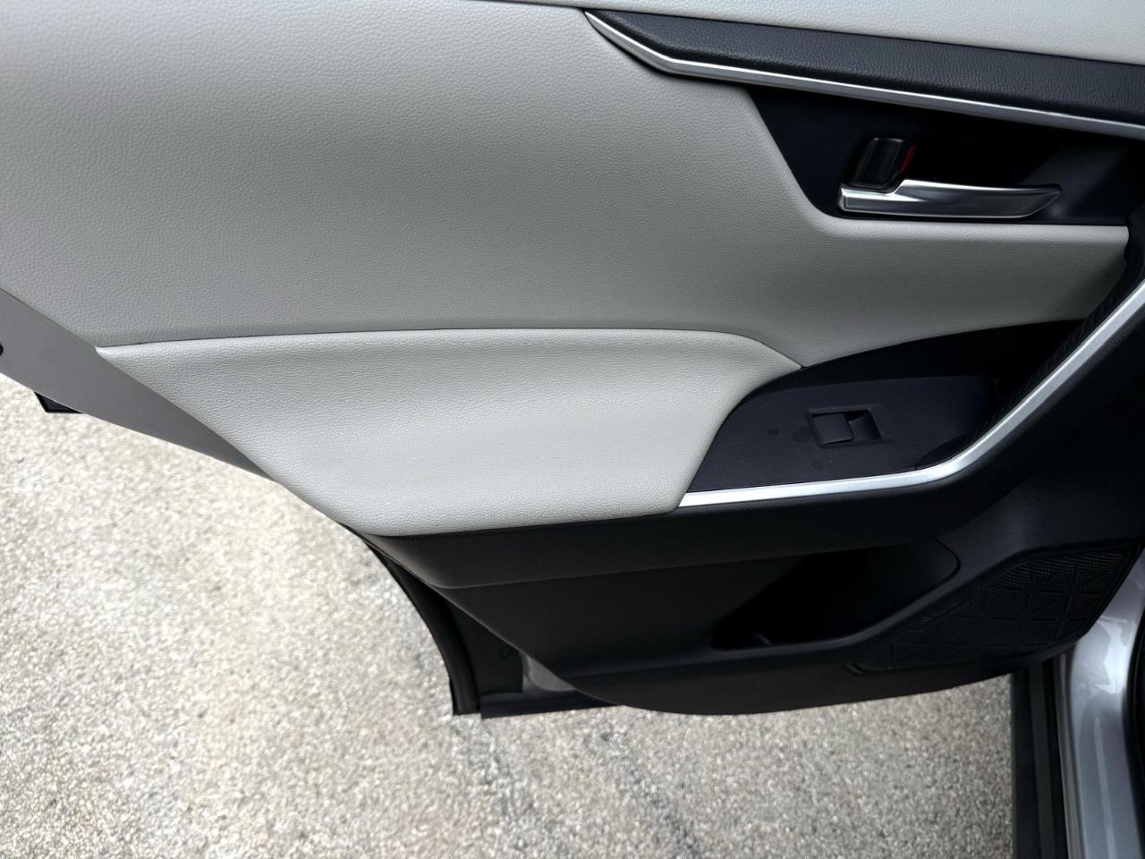 Toyota RAV4 XLE FWD (Natl) 2021