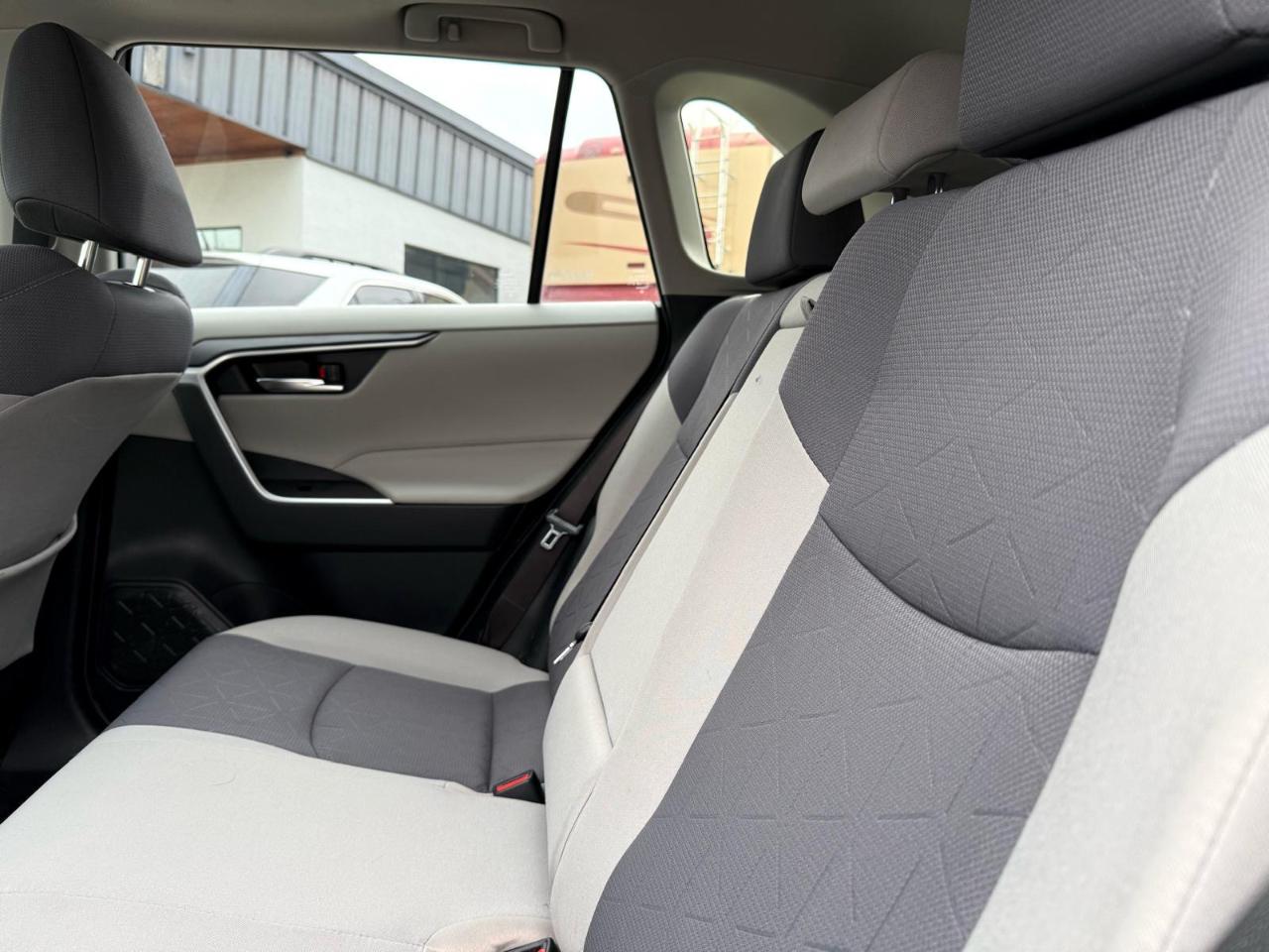 Toyota RAV4 XLE FWD (Natl) 2021