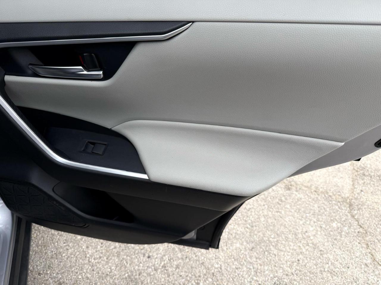 Toyota RAV4 XLE FWD (Natl) 2021