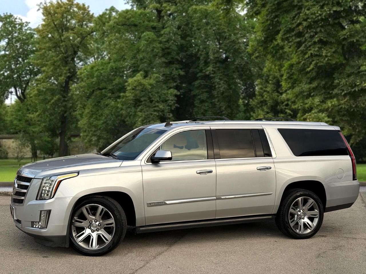 Cadillac Escalade ESV 4WD 4dr Premium 2015