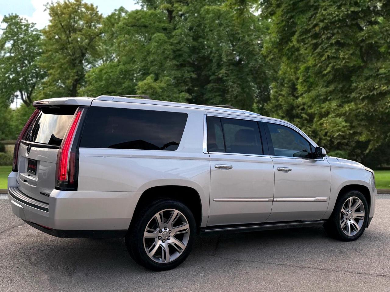 Cadillac Escalade ESV 4WD 4dr Premium 2015